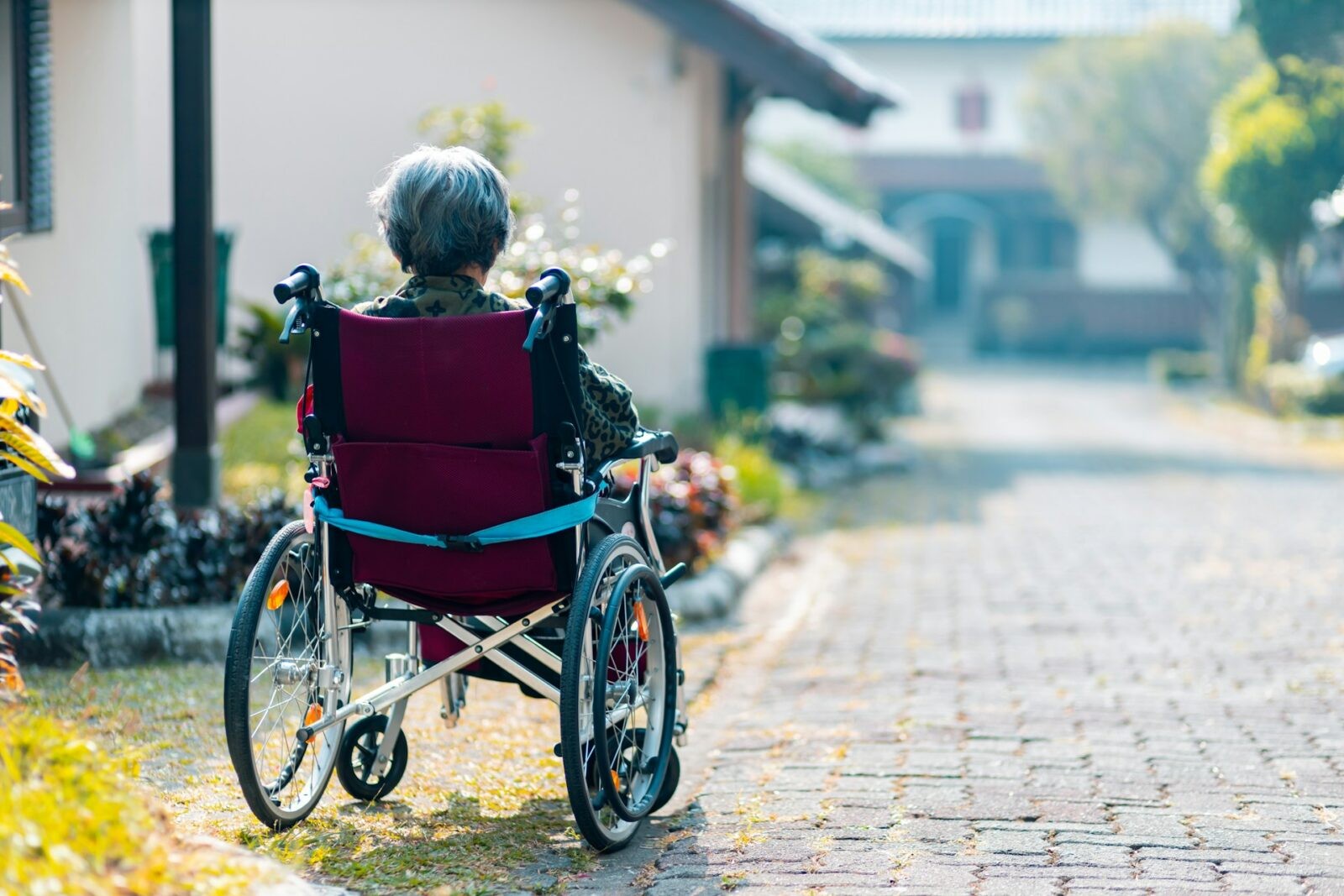 Osoba na wózku inwalidzkim &#8211; zdjęcie poglądowe /Fot. Unsplash
